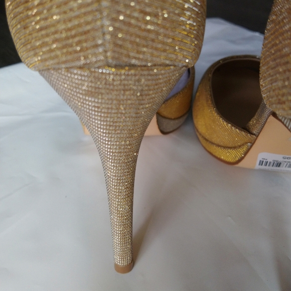 Le Château Sparkle Round Toe Shoes - Picture 3 of 4